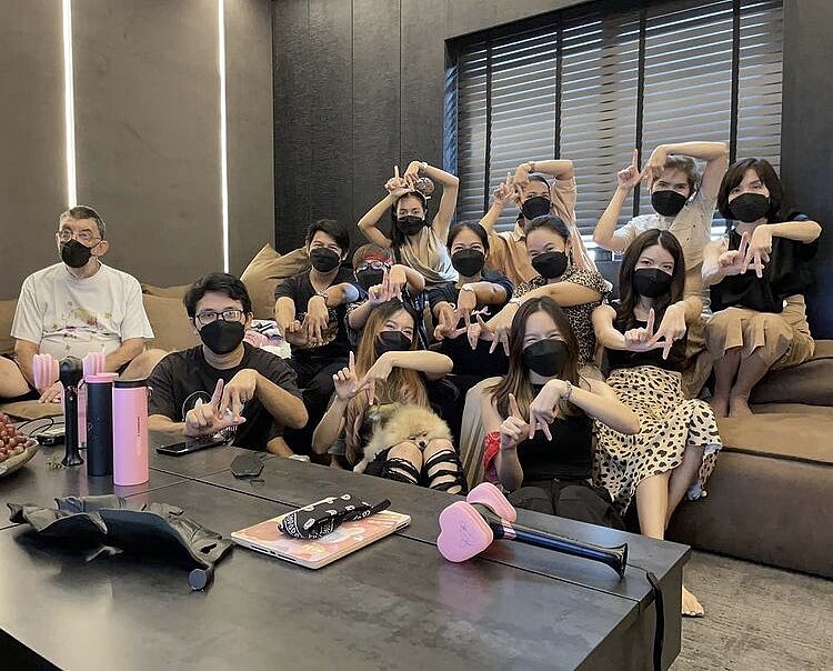 LISA家人遠在泰國集合為她應援