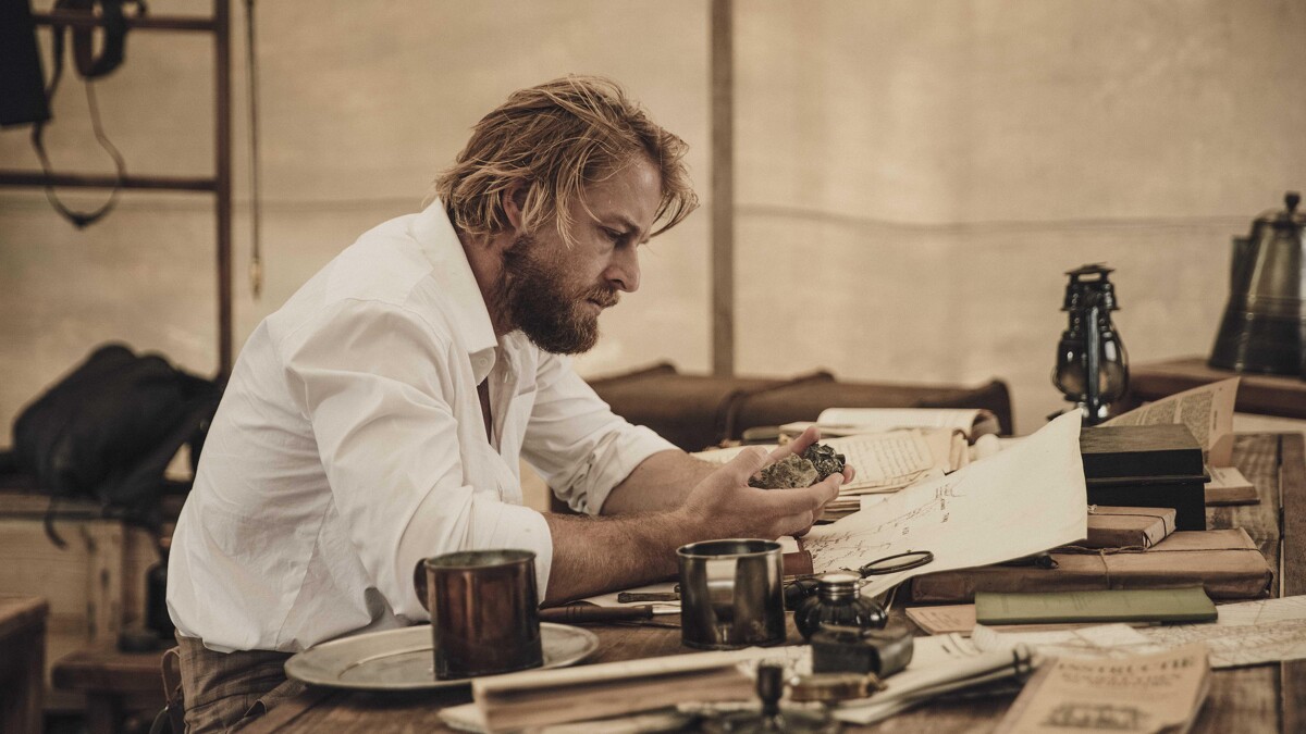 《斯卡羅》法比歐自選法文詩獻給角色李仙得，讓劇中出現第六種語言「法語」