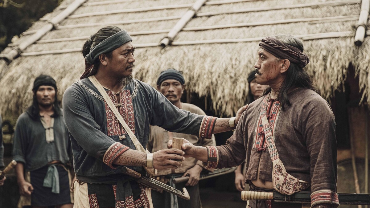 《斯卡羅》雷斌・金碌兒（右）演出斯卡羅二股頭「伊沙」，與查馬克・法拉屋樂（左二）飾演的大股頭卓杞篤懷有心結