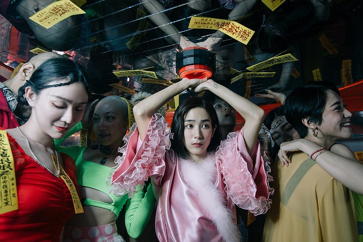 温貞菱拍攝雄影形象影片,直呼有趣