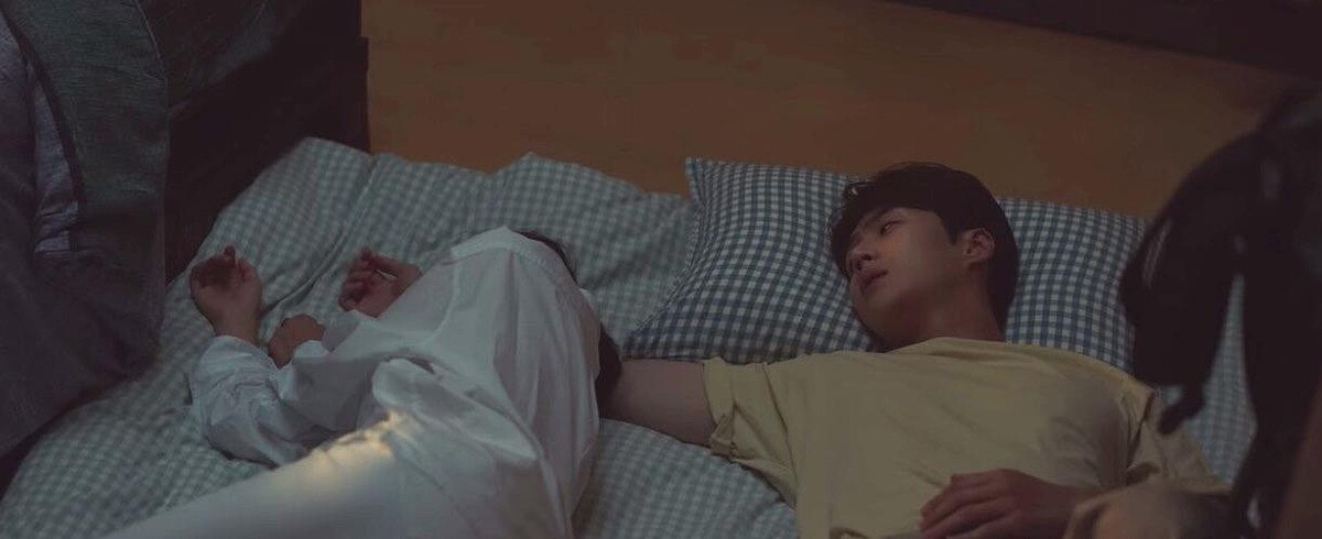 《海岸村恰恰恰》金宣虎 溫暖手臂枕頭