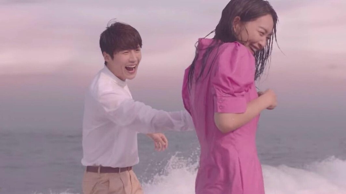 《海岸村恰恰恰》金宣虎、申敏兒 雨中粉紅泡泡超甜