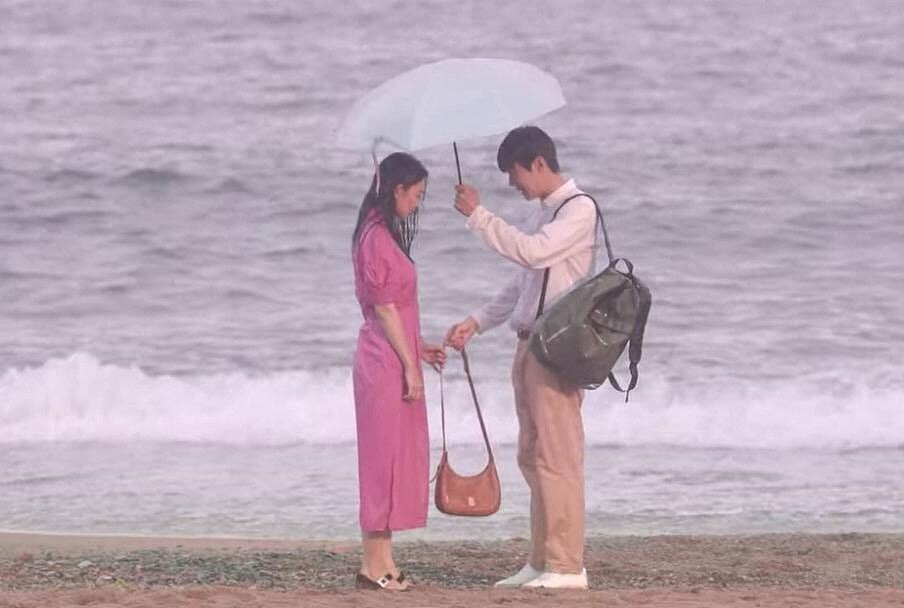 《海岸村恰恰恰》金宣虎、申敏兒 雨中粉紅泡泡超甜