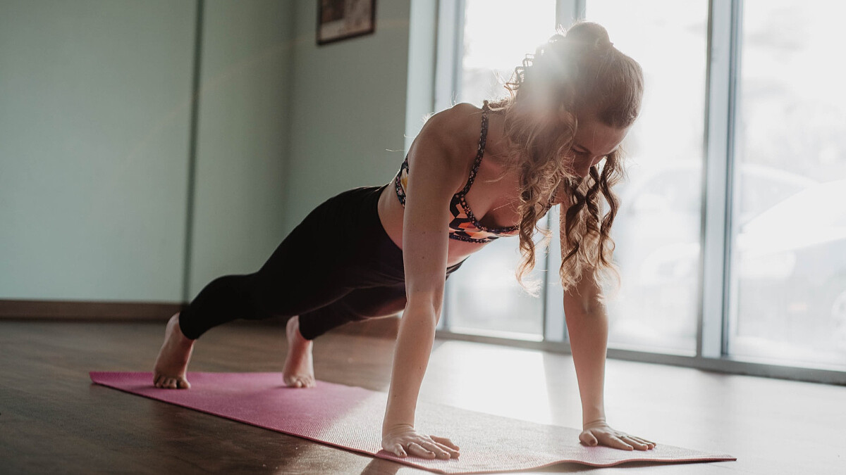 6組躺著做的腰腹訓練，晚上練、隔天早上就會有驚喜！ 