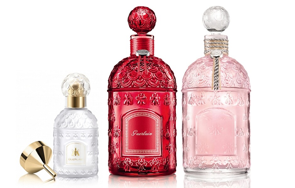 (中)嬌蘭初夏沁梨淡香水晶透帝王蜂印瓶、(右)陽光甜橘淡香水燦紅透帝王蜂印瓶125ml，NT7,000。購買任一瓶帝王蜂印瓶香水，贈30ml隨身蜂印瓶。