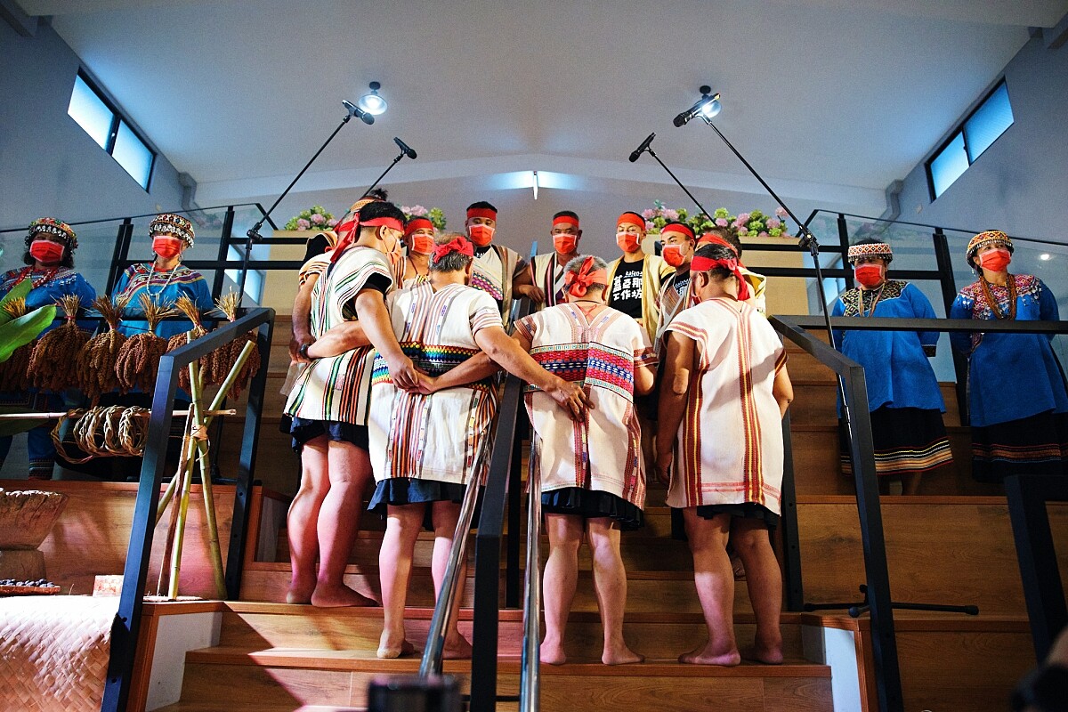 餐會現場更有十五位布農族耆老共同開唱。