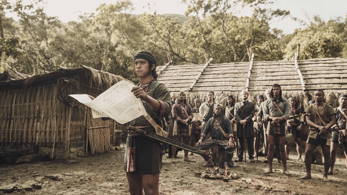 《斯卡羅》「阿杰」黃遠（左）宣讀「南岬之盟」