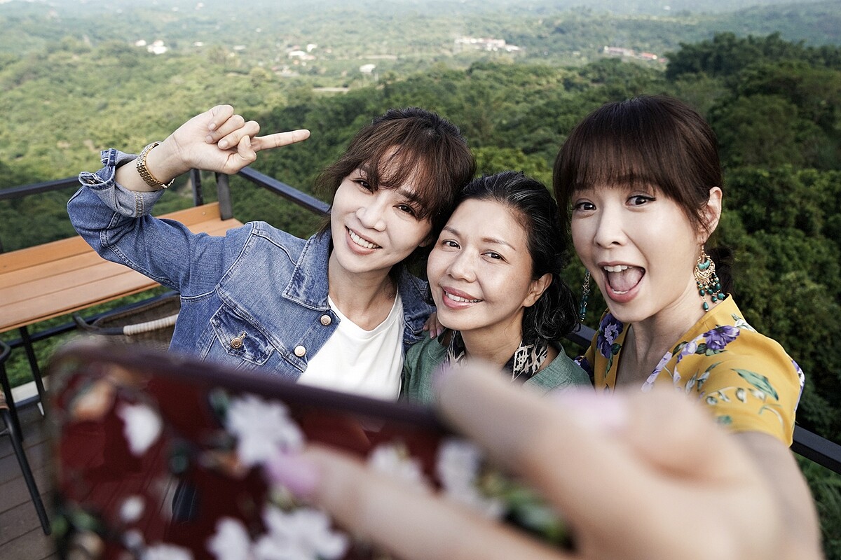 ▲▼謝盈萱、天心、于子育在劇中展開公路旅行。（圖／華視、CATCHPLAY提供）