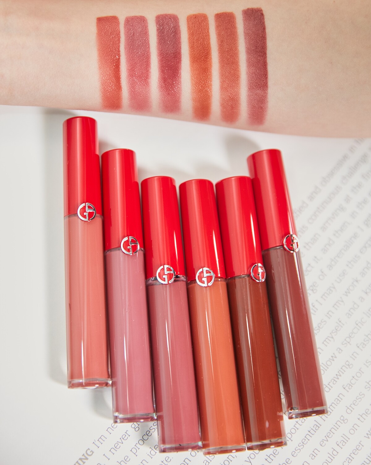 Giorgio Armani訂製浪漫系列試色，左起為：#214、#529、#530、#208、#209、#210。