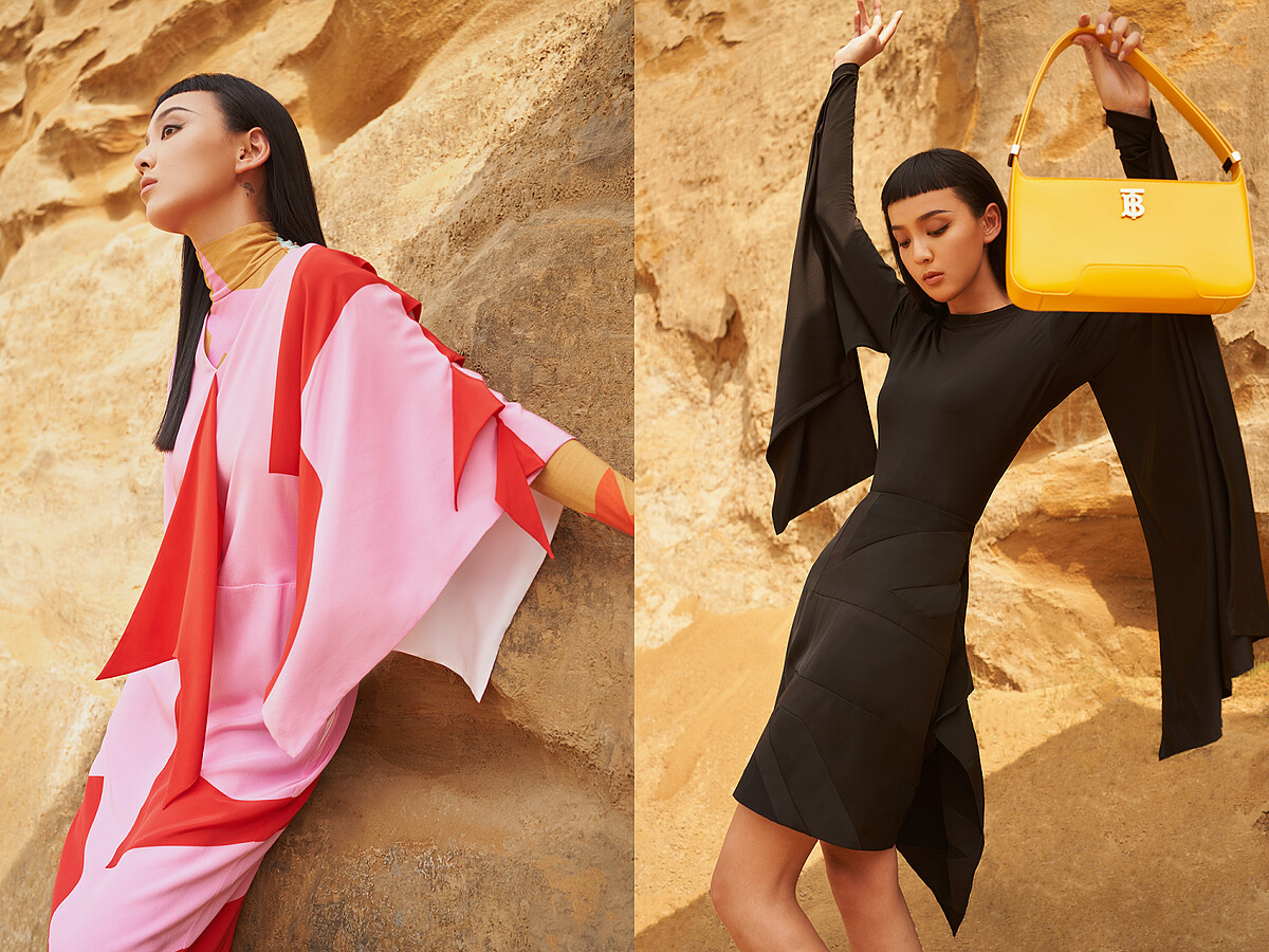 （左）星星圖案高領連身衣、披肩衣袖幾何印花雙縐綢洋裝，both by Burberry。 （右）黃色皮革TB肩背包、水袖緊身高領上衣、旗幟嵌花緞面膝上裙，all by Burberry。