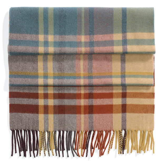 Loro Piana 喀什米爾圍巾，NT32,500。