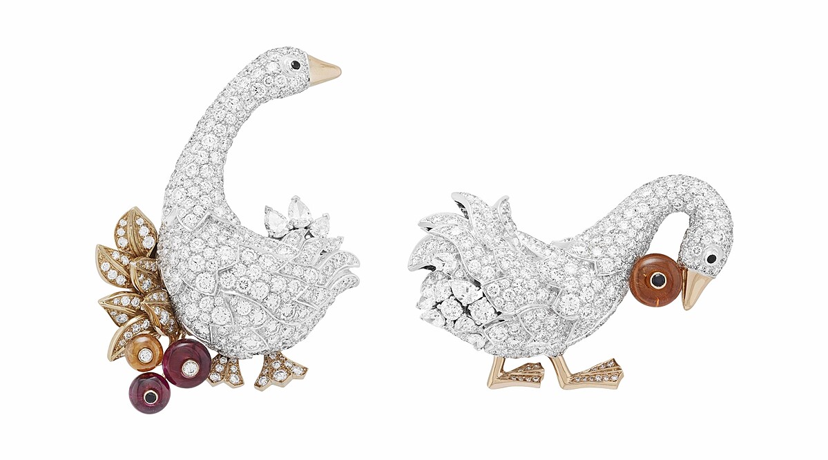 Oies胸針 白K金，玫瑰金，錳鋁榴石， 黑色尖晶石，紅碧璽，鑽石， 建議售價約新台幣$10,900,000元