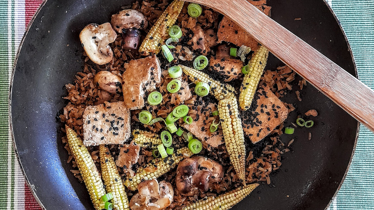 豆腐排佐菠菜野菇、豆腐漢堡佐紫蘇葉蘿蔔泥，2道日式低脂豆腐料理，簡單就能做出好滋味！