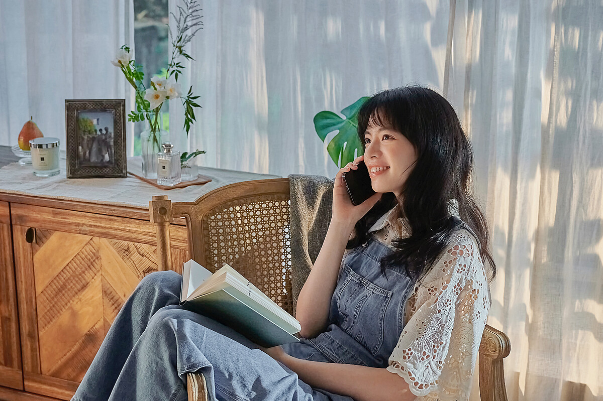 陸夏服裝：蕾絲長版襯衫，H&M / 丹寧連身長褲，GAP、無袖連身長褲，H&M