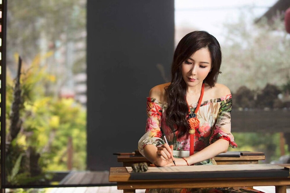 有「台灣第一美女」稱呼的蕭薔，即使年過50，臉蛋與身材依舊保養得宜。(圖/aquaEveryday)。