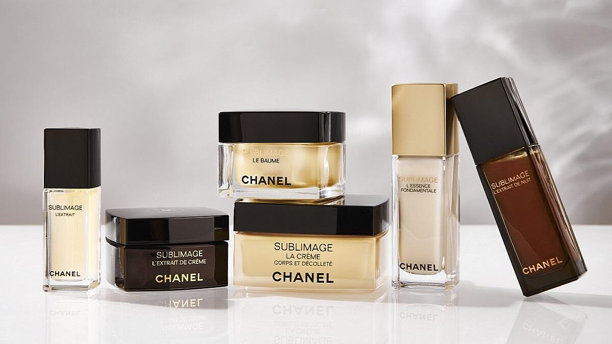 肌膚由內而外清透明亮，讓人充滿自信，才是真正的奢華！香奈兒兩精一油一霜再+1，全新重生修護霜、彈力頸胸霜，無微不至呵護女人的美