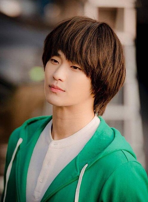 金秀賢 竟然也參加《魷魚遊戲》搶獎金？