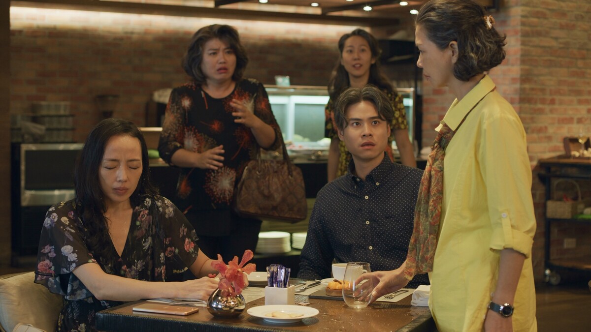 ▲嘉玲媽故意潑朱鶯冷水，是為了朱鶯著想。（圖 / 翻攝自華視、CATCHPLAY提供）