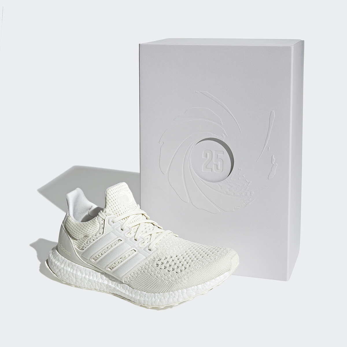 adidas X James Bond Ultraboost DNA &ldquo;White Tuxedo&rdquo;，NT6,500