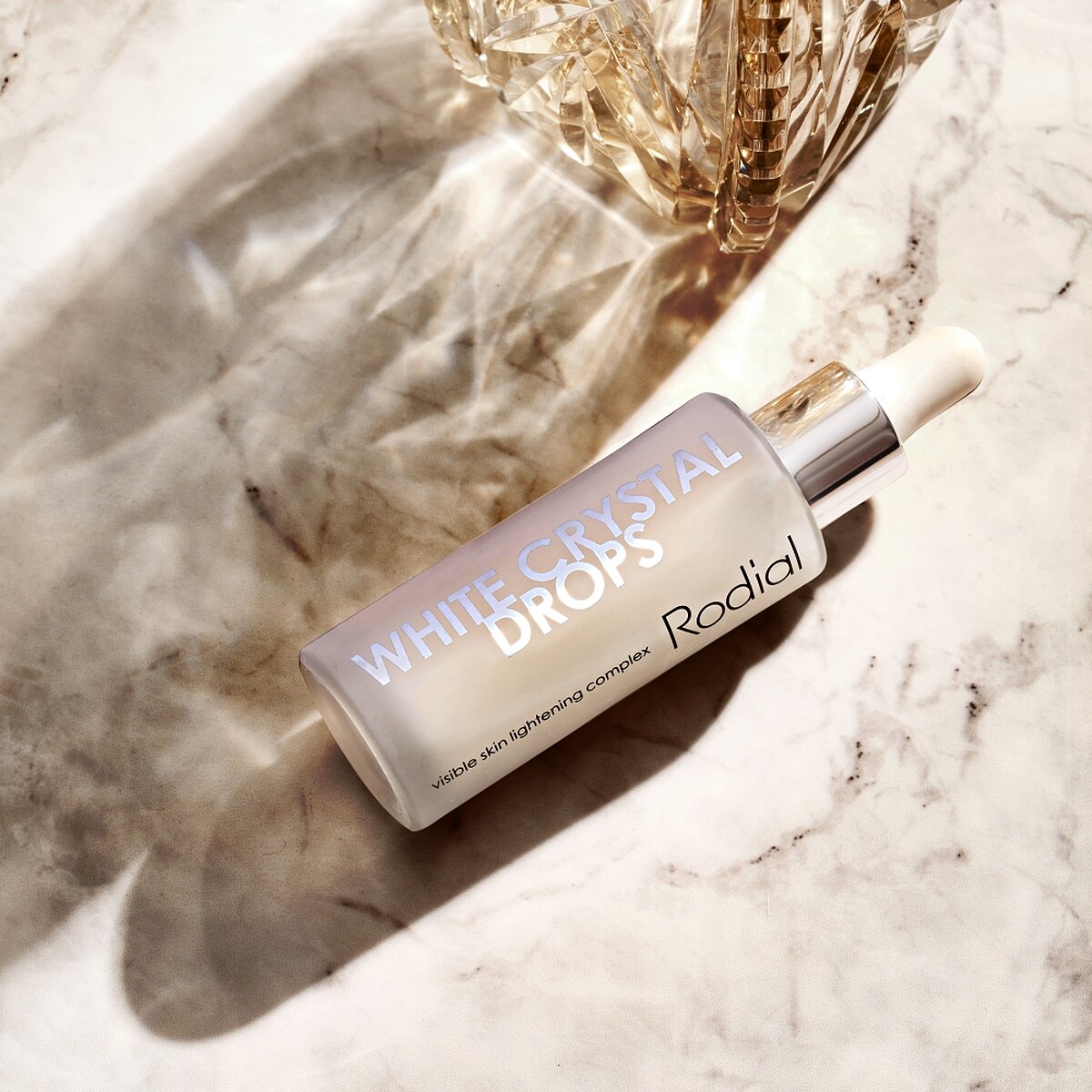 Rodial2021秋冬保養新品-煥白柔光精露，一滴瓦解黑皮歷史，為肌膚注光。