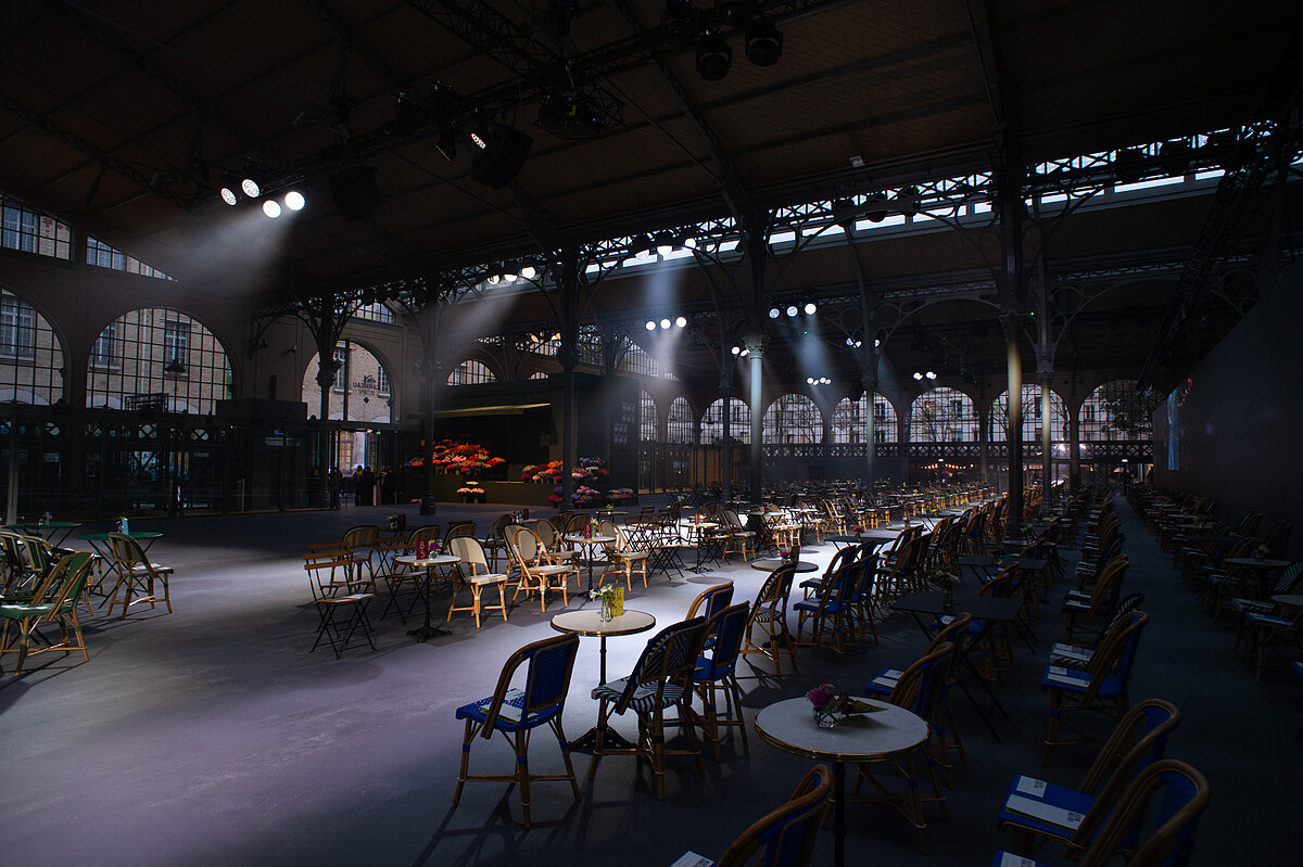 Valentino 2022春夏系列於巴黎聖殿市場上演