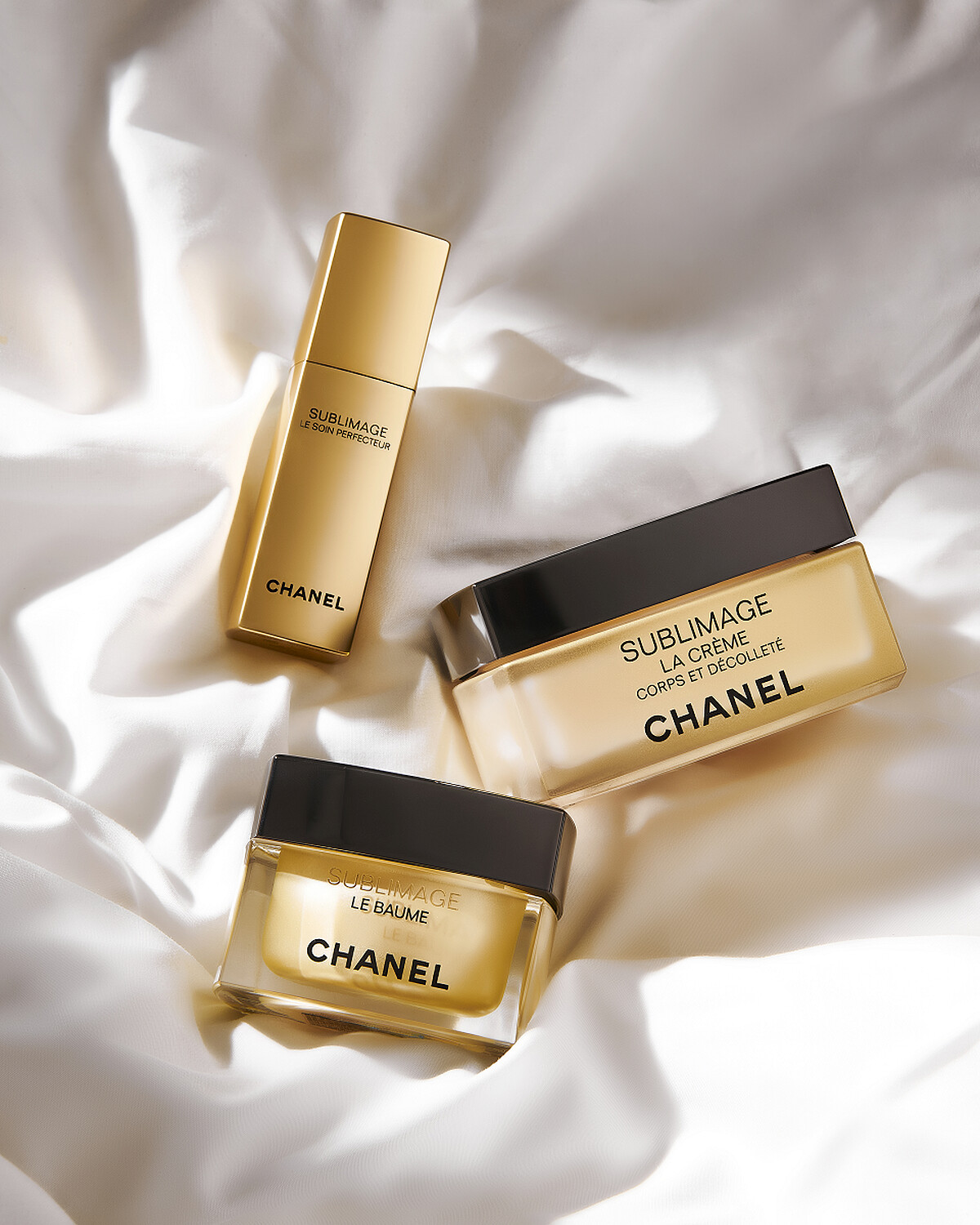 2021秋日香奈兒奢華金燦系列獻上全新感官體驗：「香奈兒奢華精質重生修護霜」、「香奈兒奢華金燦彈力頸胸霜」、「香奈兒奢華金燦晶緻柔膚乳」。