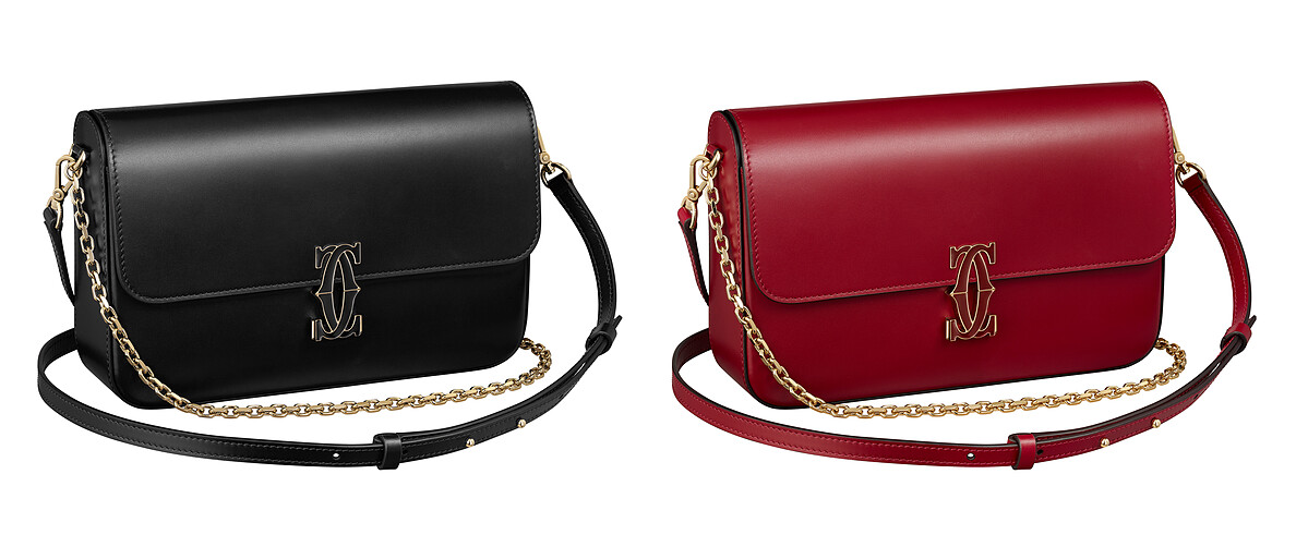 Double C de Cartier鍊帶肩揹包小型款(黑色小牛皮、櫻桃紅色小牛皮)，參考價格約NT92,000