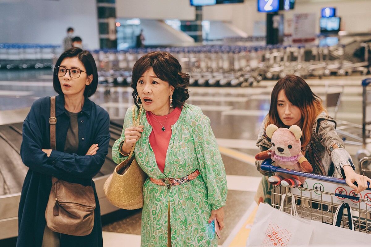 比莉姐在Netflix獨家電影《媽，別鬧了！》中飾演年逾60歲卻勇敢追愛再婚的媽媽