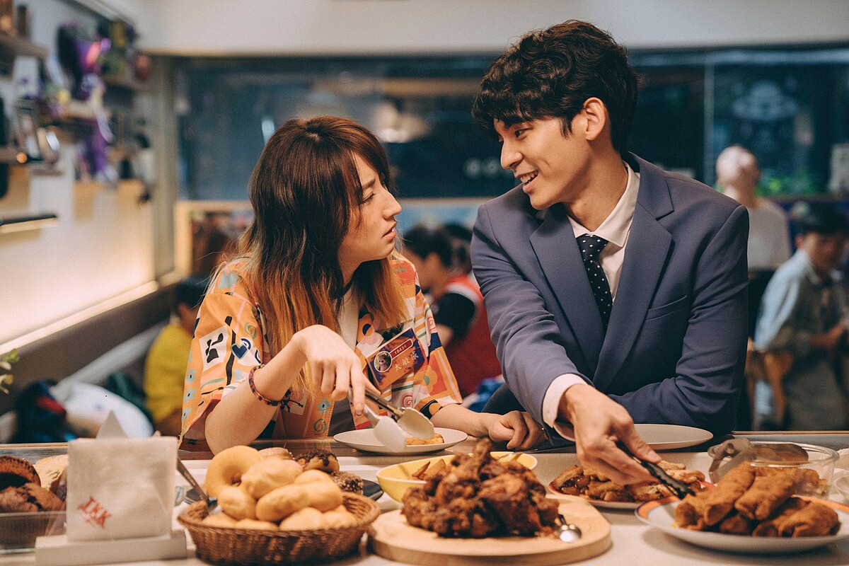 柯佳嬿在《媽，別鬧了！》裡飾演一直遇到渣男的女兒，與林柏宏談起搞笑戀愛