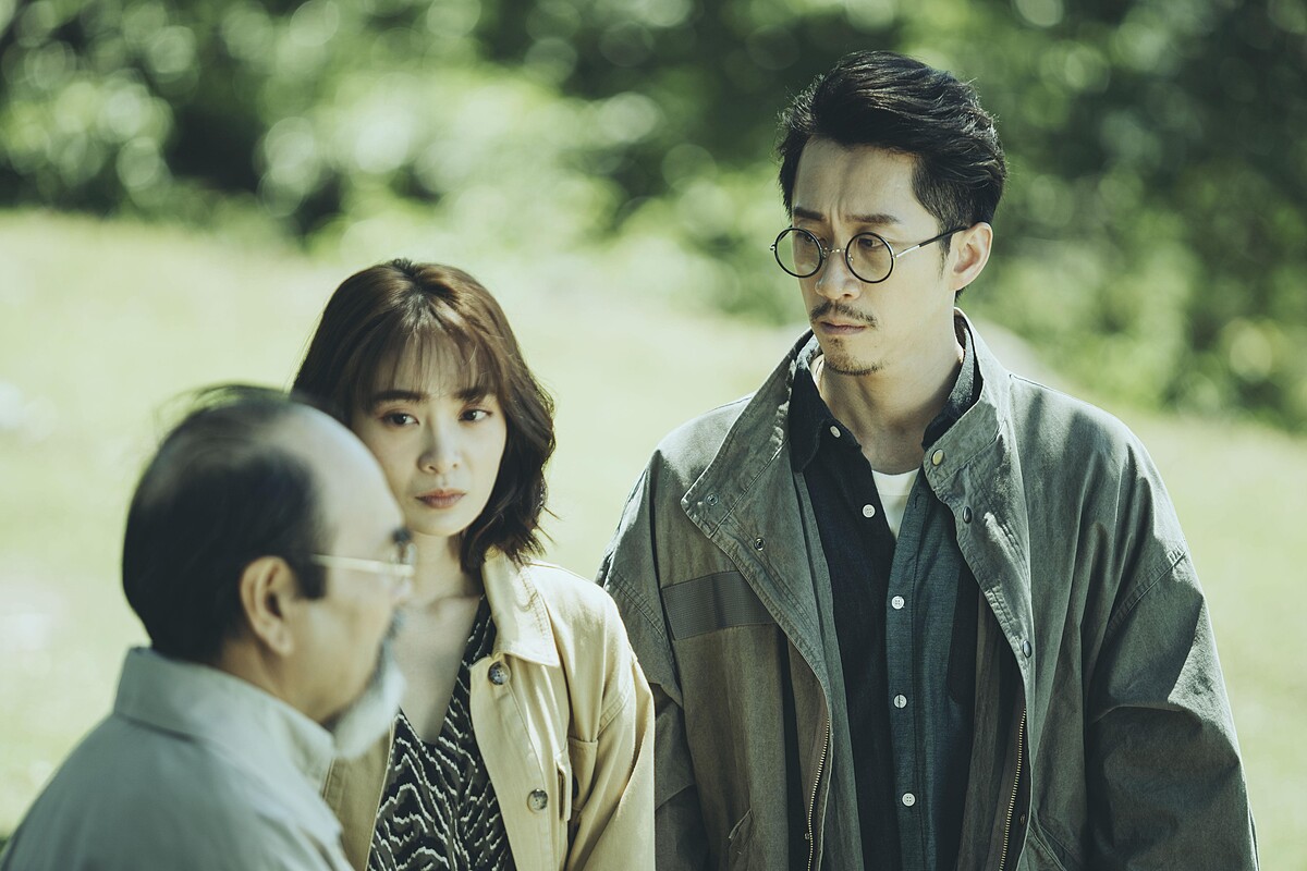 《2049》中的陳漢典與李亦捷飾演在資訊爆炸社會中感情疏離的夫妻