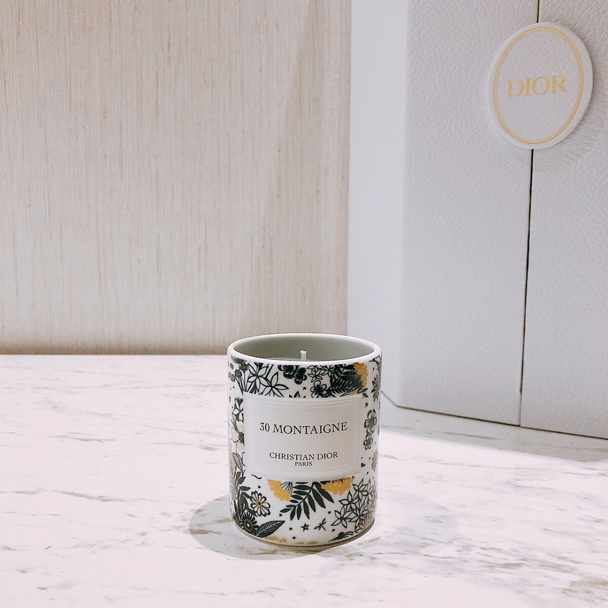DIOR迪奧2021繁花幻境聖誕倒數日曆中,首度出現的香氛世家系列-蒙田30隨行香氛蠟燭。