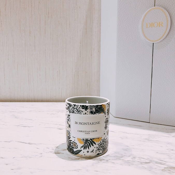 DIOR迪奧2021繁花幻境聖誕倒數日曆中,首度出現的香氛世家系列-蒙田30隨行香氛蠟燭。