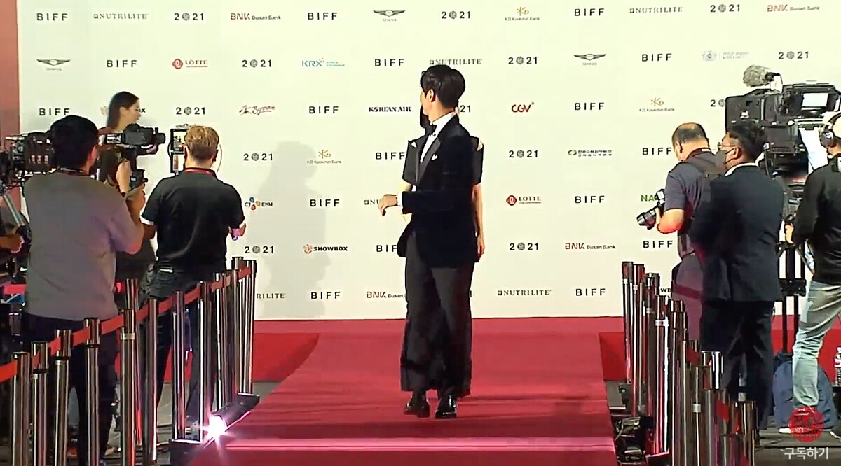 宋仲基、全余贇《文森佐》CP 釜山影展開幕式再同場！