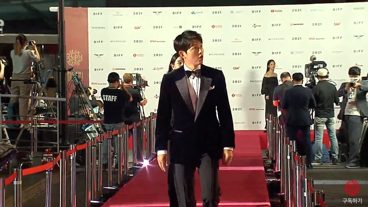 宋仲基、全余贇《文森佐》CP 釜山影展開幕式再同場！