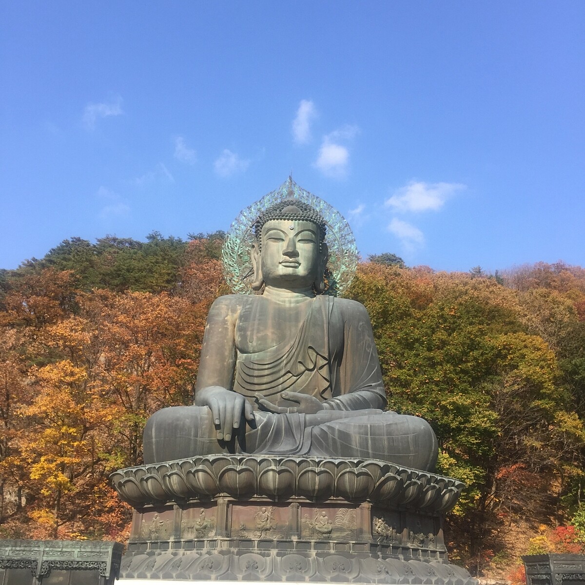 韓國雪嶽山上新興寺的統一大佛。