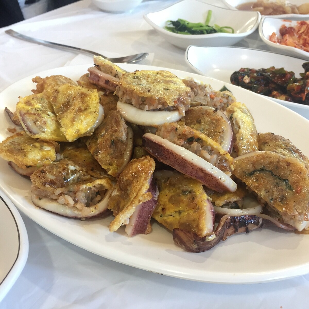 韓國束草的代表美食之一「魷魚米腸」。