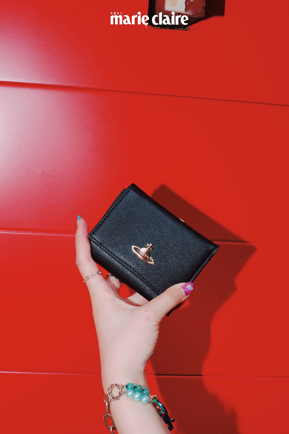 ▲vivienne Westwood短夾是水水Mizu98的幸運小物。