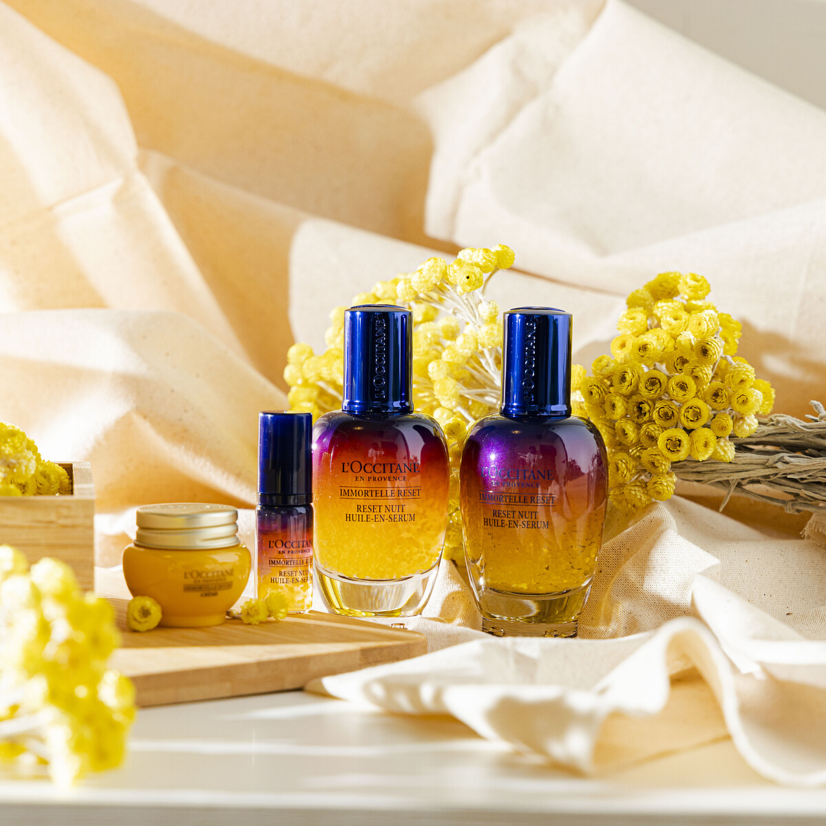 內含：光萃肌活露50ml(正貨)*2+光萃肌活露5ml+蠟菊賦活極萃霜4ml NT.5,500 (原價NT7,632，72折)