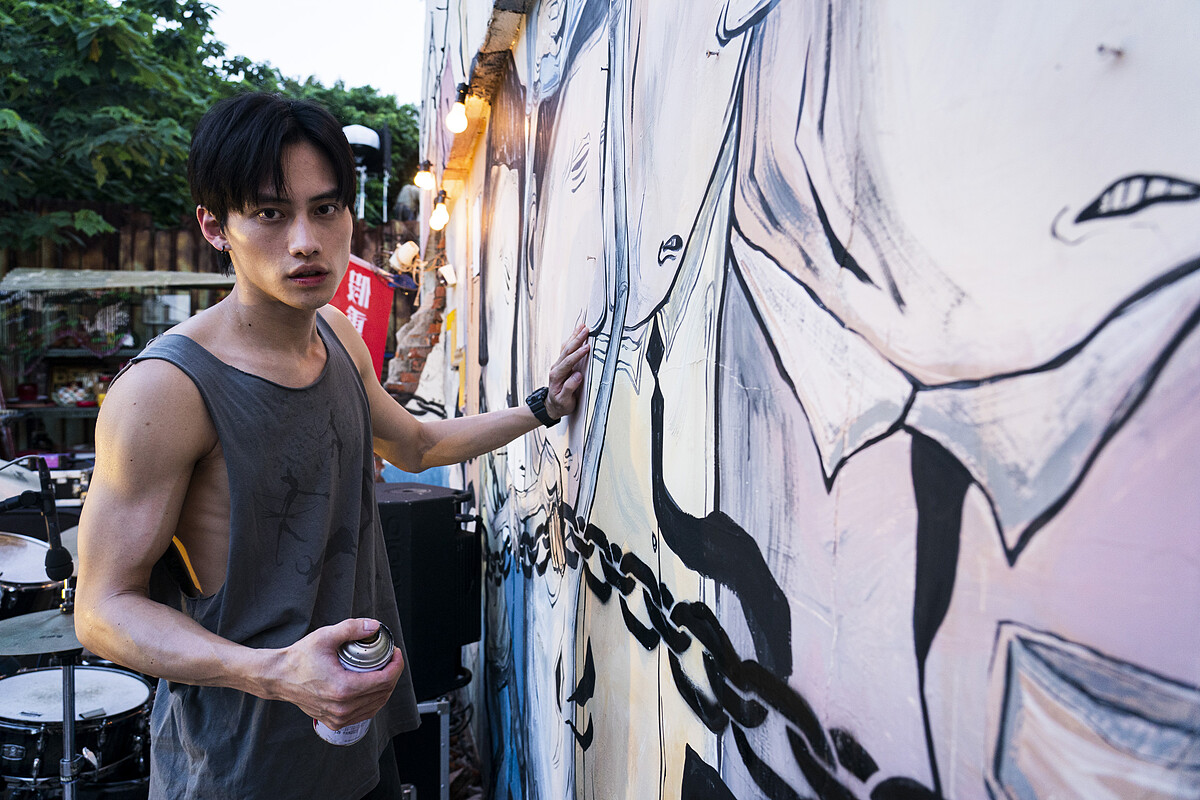 ▲范少勳飾演一名塗鴉客，有著悲傷過往。（圖 / 公視提供）