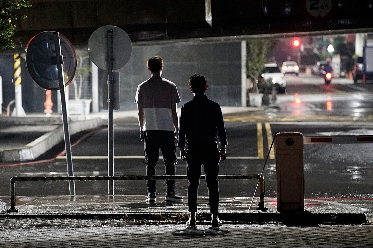 ▲▼陳嘉明、許建佑和小杜的三角關係終於解套。（圖 / 華視、CATCHPLAY提供）