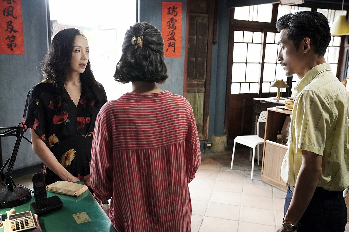 ▲朱鶯來還錢，並說自己將赴美。（圖 / 華視、CATCHPLAY提供）