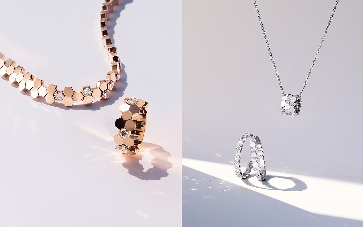 左圖：Bee My Love 18K玫瑰金手鏈，鑲嵌7顆Taille Imp&eacute;ratrice皇后式切割鑽石，各重0.23克拉。Bee My Love 18K玫瑰金戒指，鑲嵌3顆Taille Imp&eacute;ratrice皇后式切割鑽石，各重0.23克拉。右圖：Bee My Love 18K白金戒指，鑲嵌明亮式切工鑽石。Bee My Love 18K白金戒指，半鋪鑲明亮式切割鑽石。Bee My Love 18K白金吊墜，鑲嵌12顆明亮式切割鑽石。