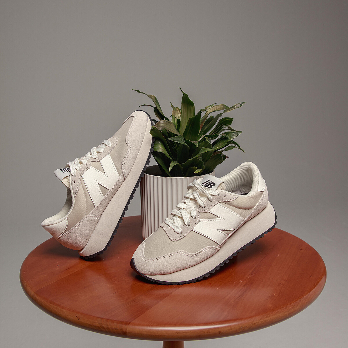 New Balance 237極簡美學，WS237DH1鞋款，NT2,680