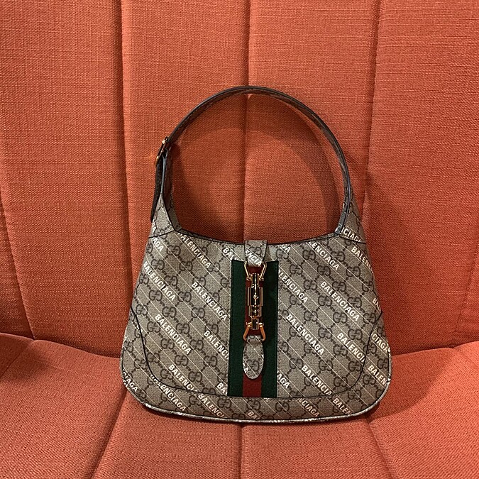 Jackie1961 X Balenciaga肩背包，NT82,900