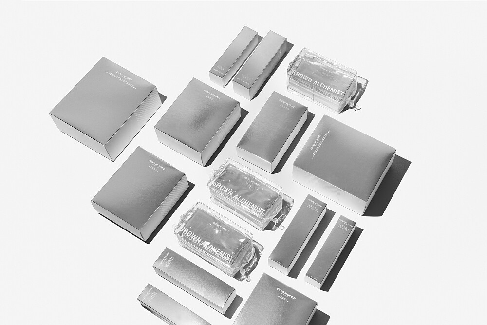 Grown Alchemist 2021聖誕系列，首度推出全球限量的銀色包裝設計(圖片提供/1010 HOPE)。