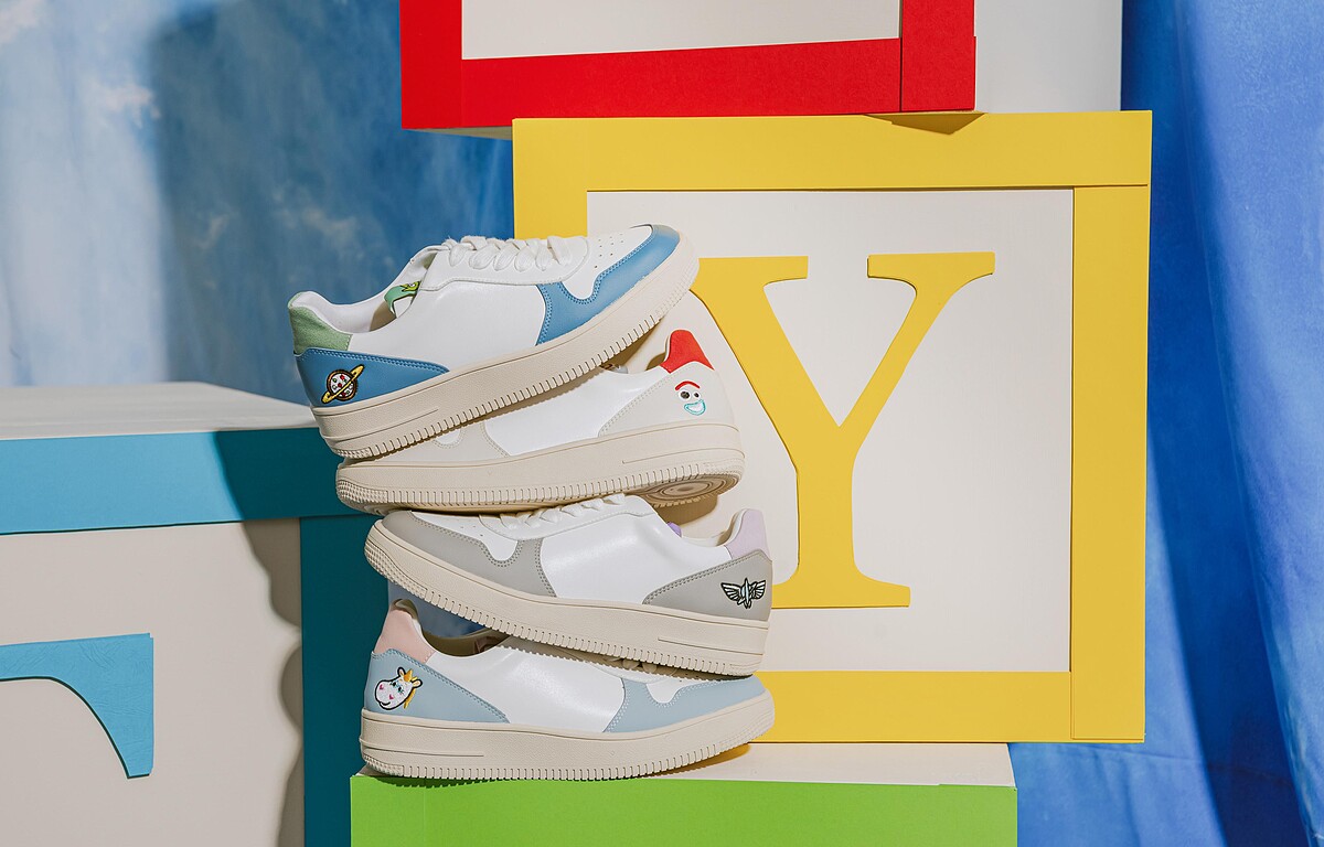 玩具總動員三眼怪款撞色潮流休閒鞋，NT1,780