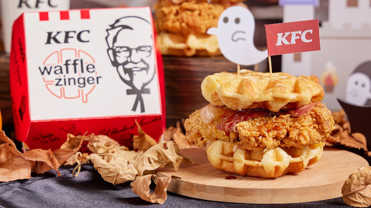 《肯德基》開賣比利時鬆餅咔啦雞腿堡!鹹甜邪惡新滋味,10/19限時兩週登場