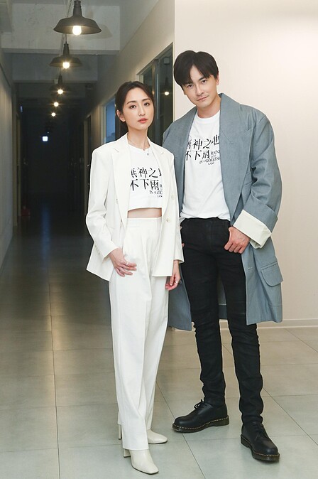 《無神之地不下雨》「風之神」鄭元暢（右）與「雲之神」柯佳嬿合組「風雲雙神」