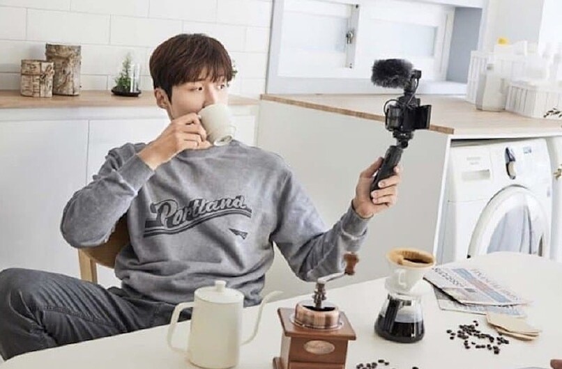 Canon刪除金宣虎近期宣傳照