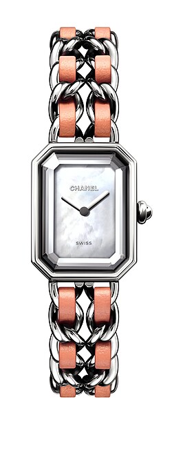 Chanel 香奈兒Premiere Rock系列手錶，精鋼和粉紅色皮革，錶殼尺寸26.1 x 20 x 7mm，白色珍珠母貝錶盤，限量1200只，售價NT160,000。